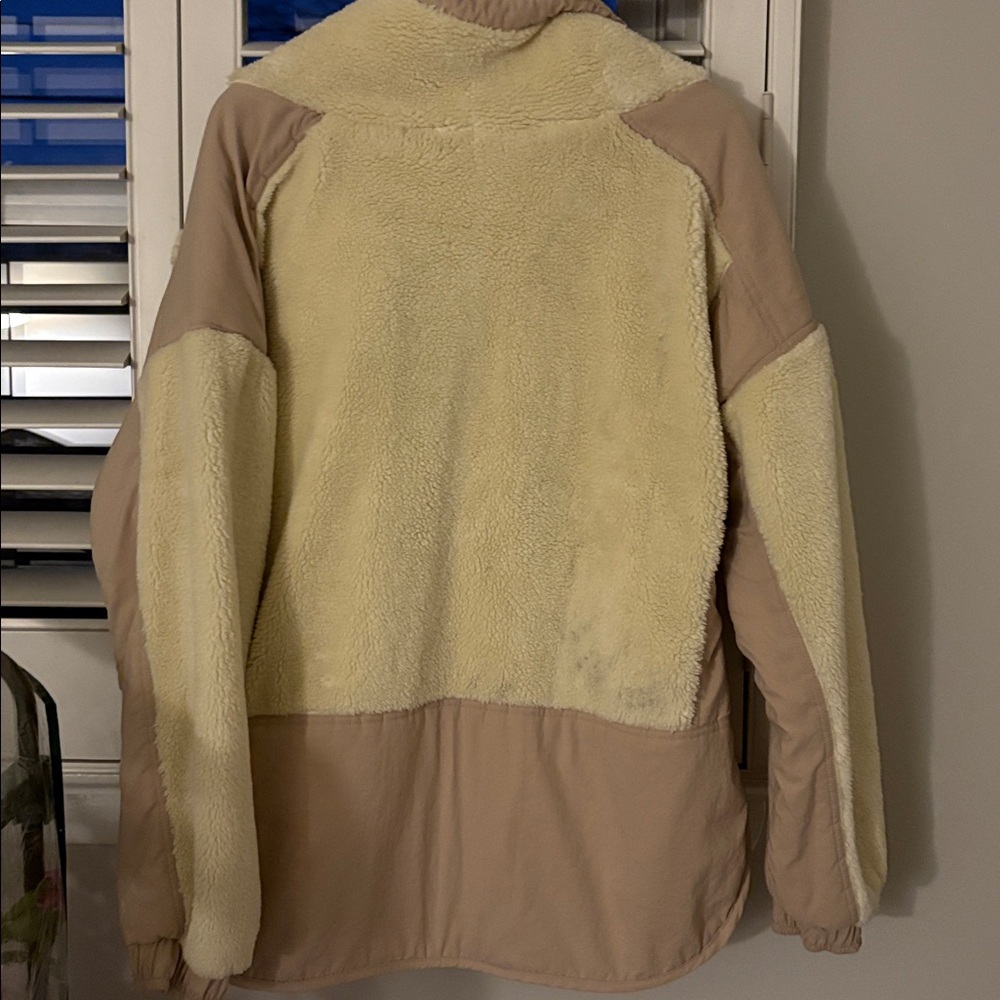 Daily practice Sherpa pullover size medium - Picture 3 of 3